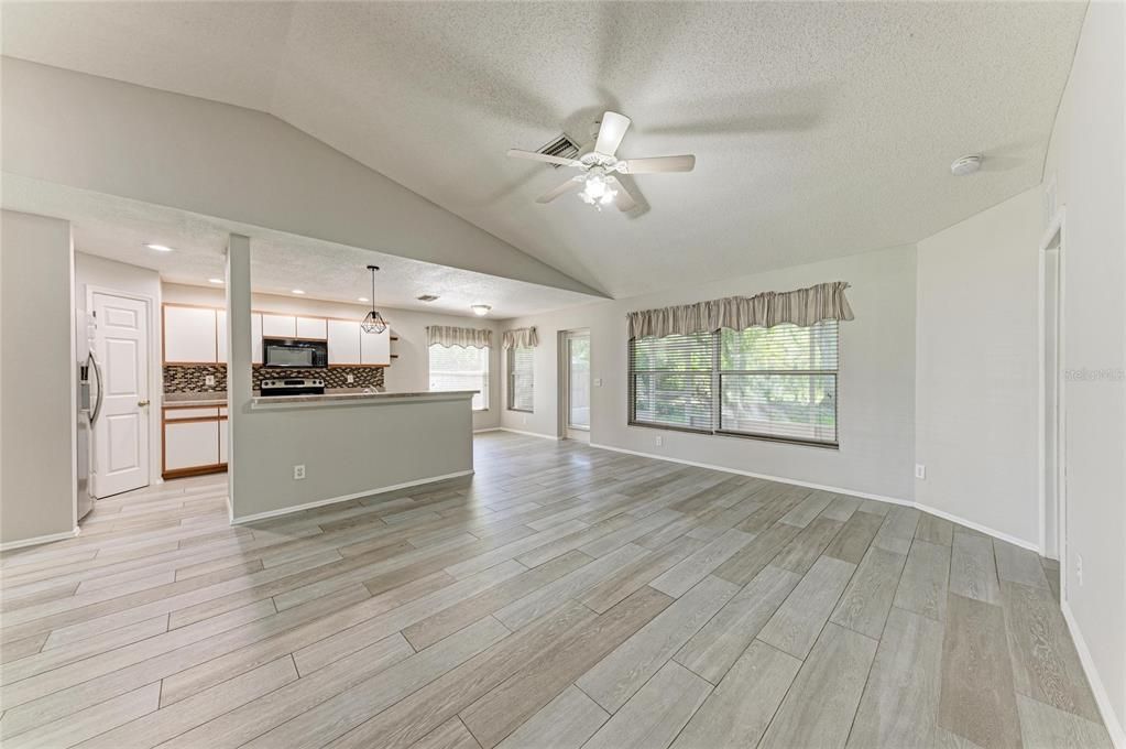 For Rent: $2,350 (4 beds, 2 baths, 1601 Square Feet)