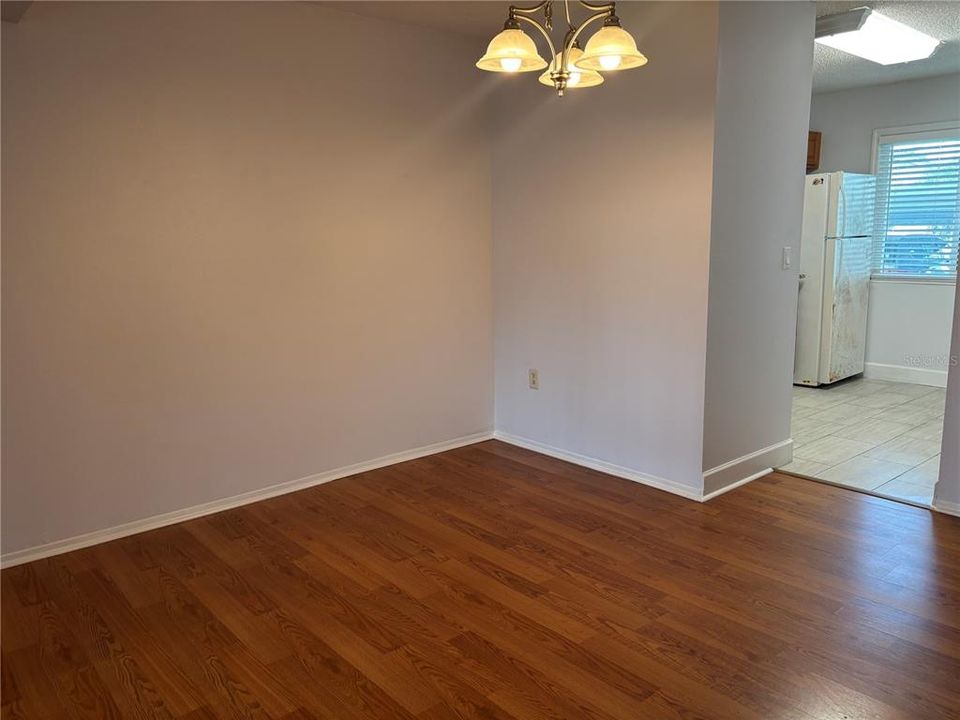 В аренду: $1,750 (2 спален, 1 ванн, 990 Квадратных фут)