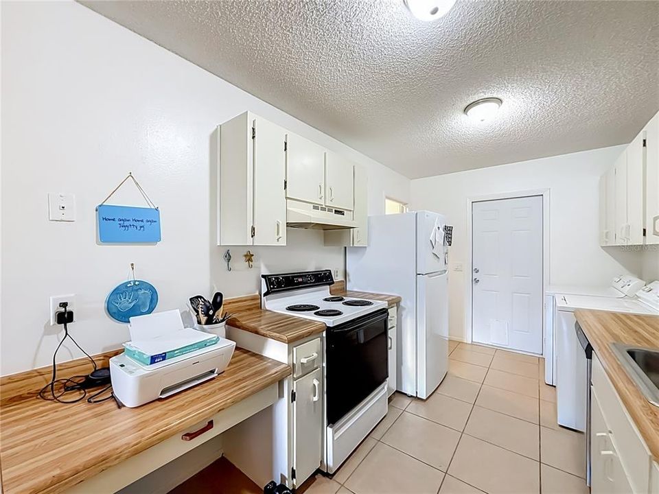 На продажу: $145,000 (2 спален, 2 ванн, 1140 Квадратных фут)