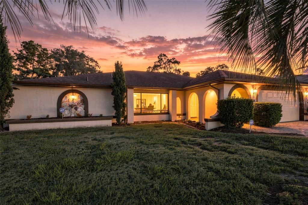 For Sale: $299,900 (2 beds, 2 baths, 1749 Square Feet)