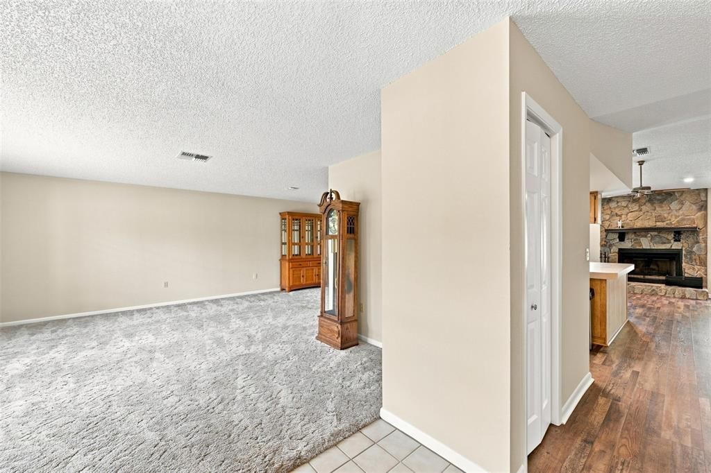 For Sale: $299,900 (2 beds, 2 baths, 1749 Square Feet)