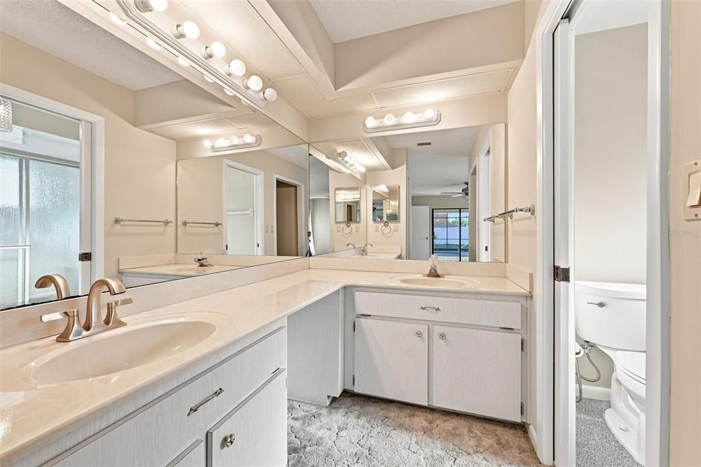 For Sale: $299,900 (2 beds, 2 baths, 1749 Square Feet)