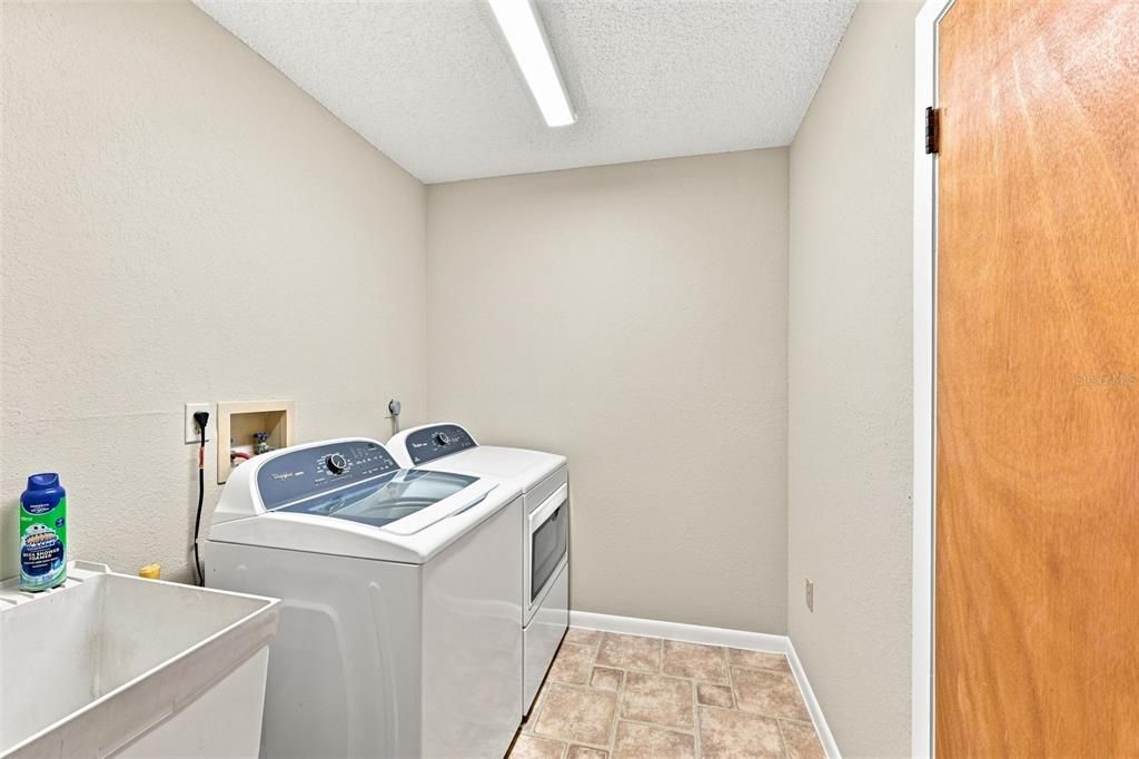 For Sale: $299,900 (2 beds, 2 baths, 1749 Square Feet)