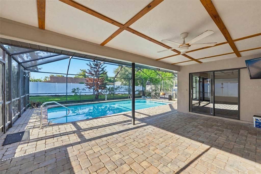 For Sale: $299,900 (2 beds, 2 baths, 1749 Square Feet)
