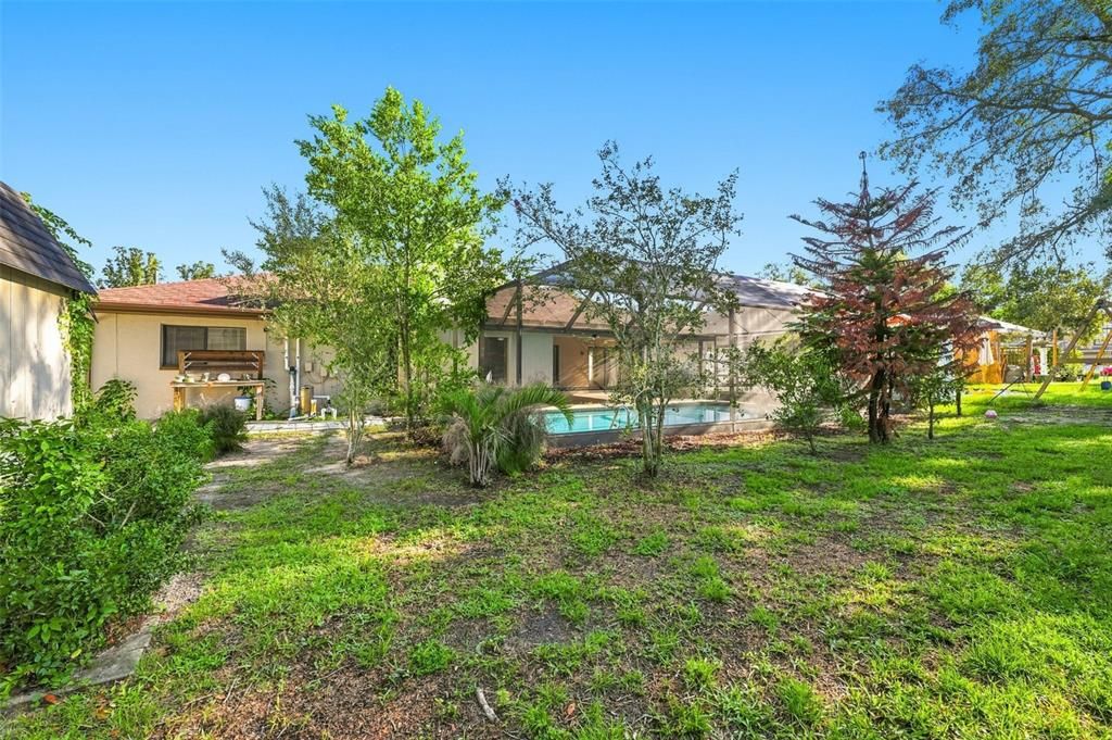 For Sale: $299,900 (2 beds, 2 baths, 1749 Square Feet)