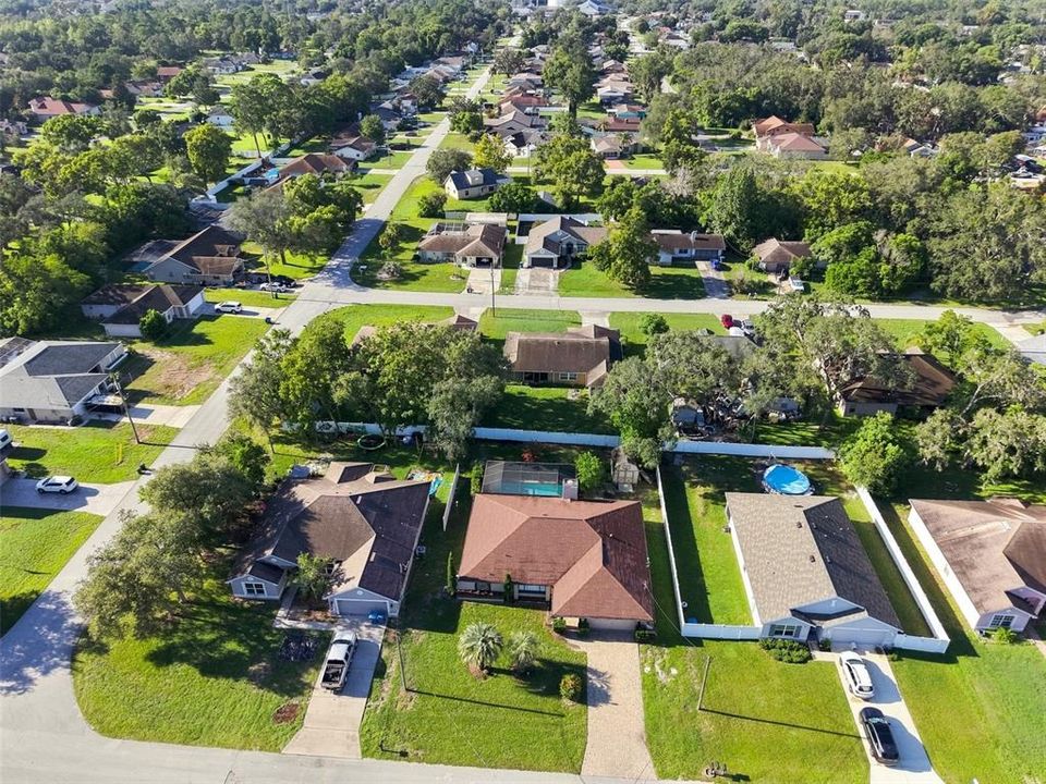 For Sale: $299,900 (2 beds, 2 baths, 1749 Square Feet)