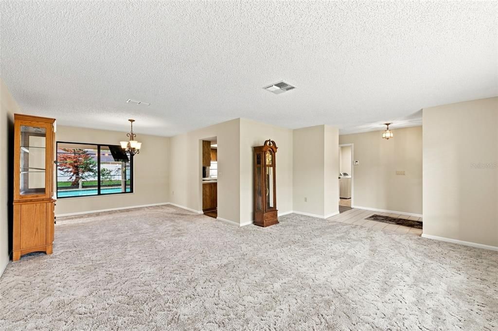 For Sale: $299,900 (2 beds, 2 baths, 1749 Square Feet)