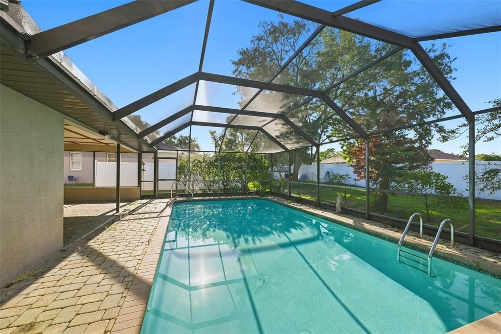 For Sale: $299,900 (2 beds, 2 baths, 1749 Square Feet)