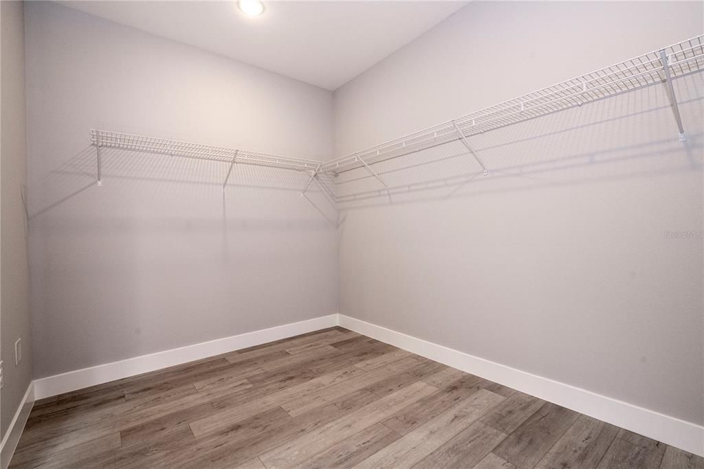 En Venta: $330,000 (4 camas, 3 baños, 1893 Pies cuadrados)