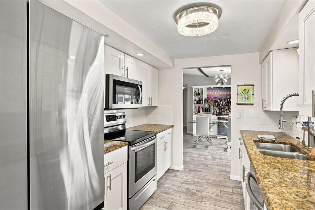 На продажу: $449,000 (3 спален, 3 ванн, 1762 Квадратных фут)