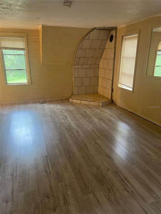 For Sale: $299,999 (0 beds, 0 baths, 1204 Square Feet)