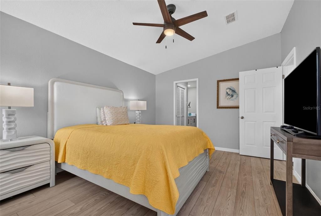 На продажу: $215,000 (2 спален, 2 ванн, 1143 Квадратных фут)