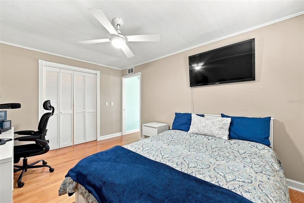 En Venta: $795,000 (4 camas, 2 baños, 2537 Pies cuadrados)
