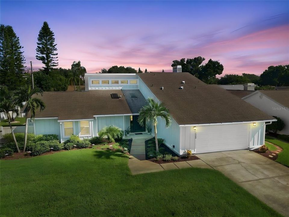 En Venta: $795,000 (4 camas, 2 baños, 2537 Pies cuadrados)