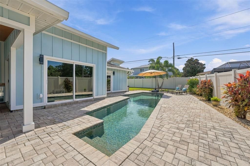 En Venta: $795,000 (4 camas, 2 baños, 2537 Pies cuadrados)
