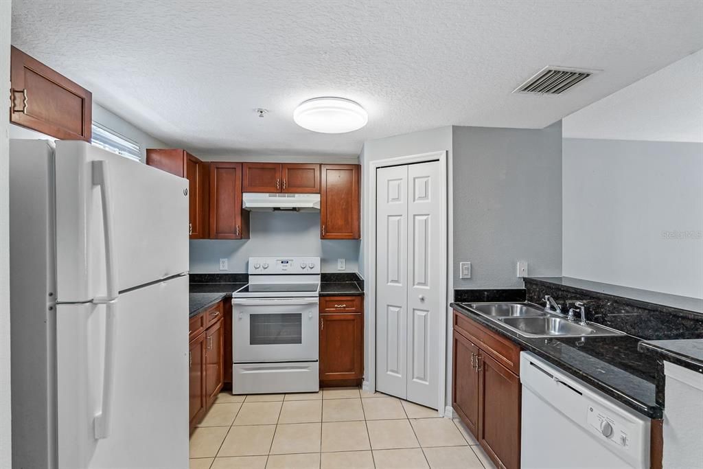 В аренду: $1,795 (3 спален, 3 ванн, 1800 Квадратных фут)