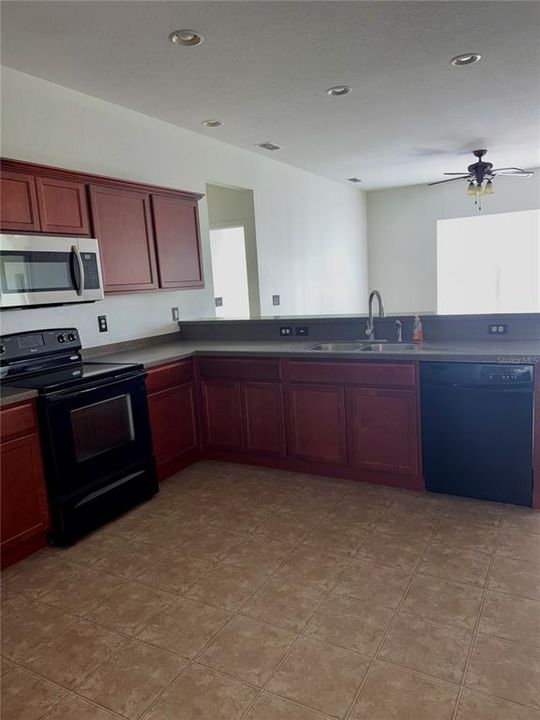 En Venta: $310,000 (3 camas, 2 baños, 1683 Pies cuadrados)