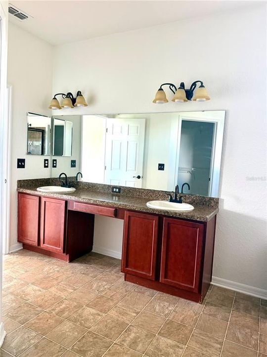 En Venta: $310,000 (3 camas, 2 baños, 1683 Pies cuadrados)