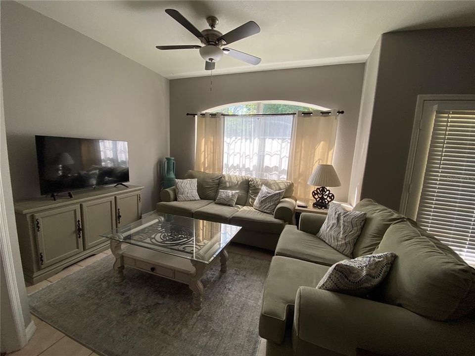 For Rent: $1,600 (2 beds, 2 baths, 1327 Square Feet)