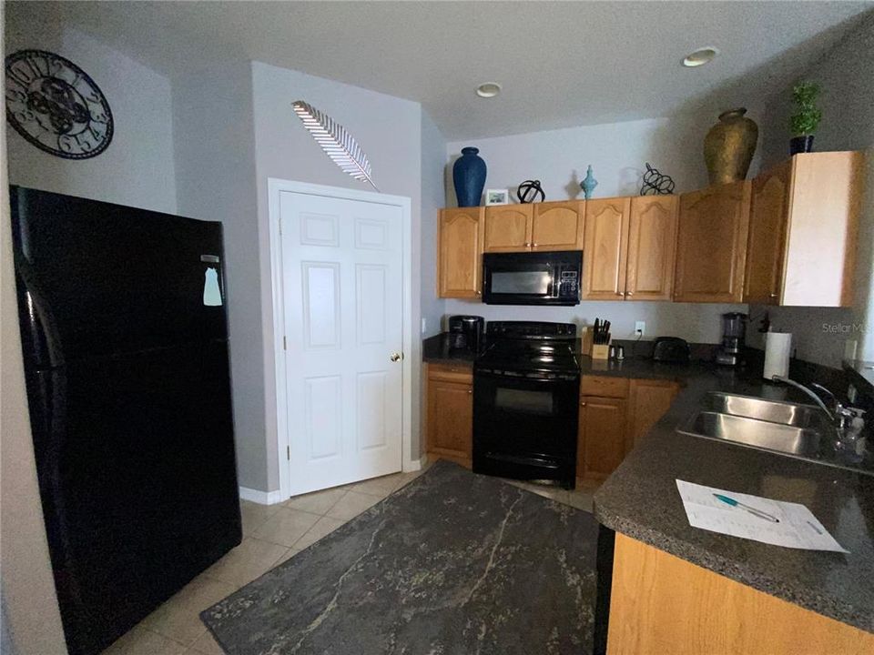 For Rent: $1,600 (2 beds, 2 baths, 1327 Square Feet)