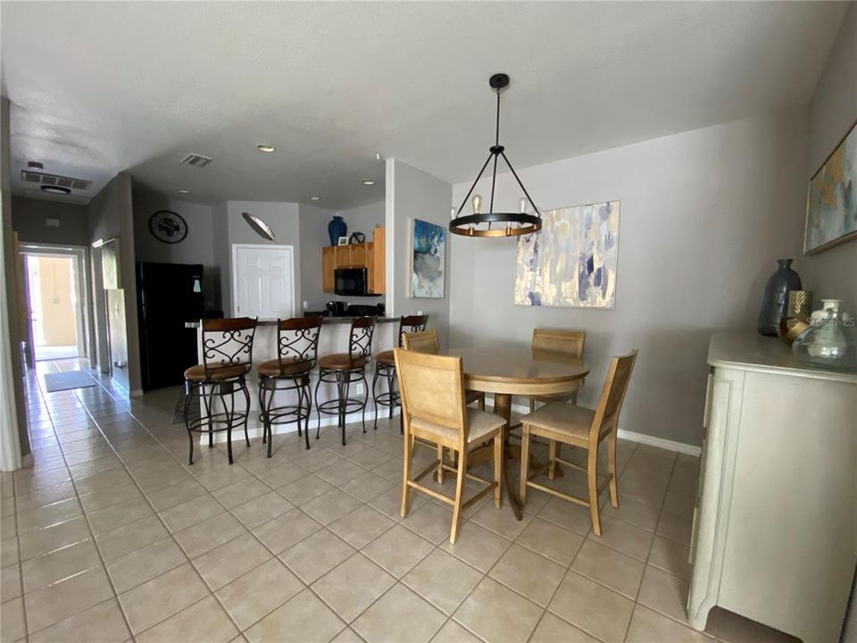 For Rent: $1,600 (2 beds, 2 baths, 1327 Square Feet)