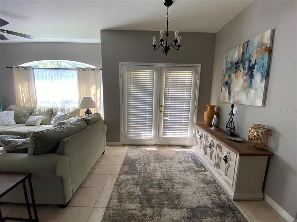 For Rent: $1,600 (2 beds, 2 baths, 1327 Square Feet)
