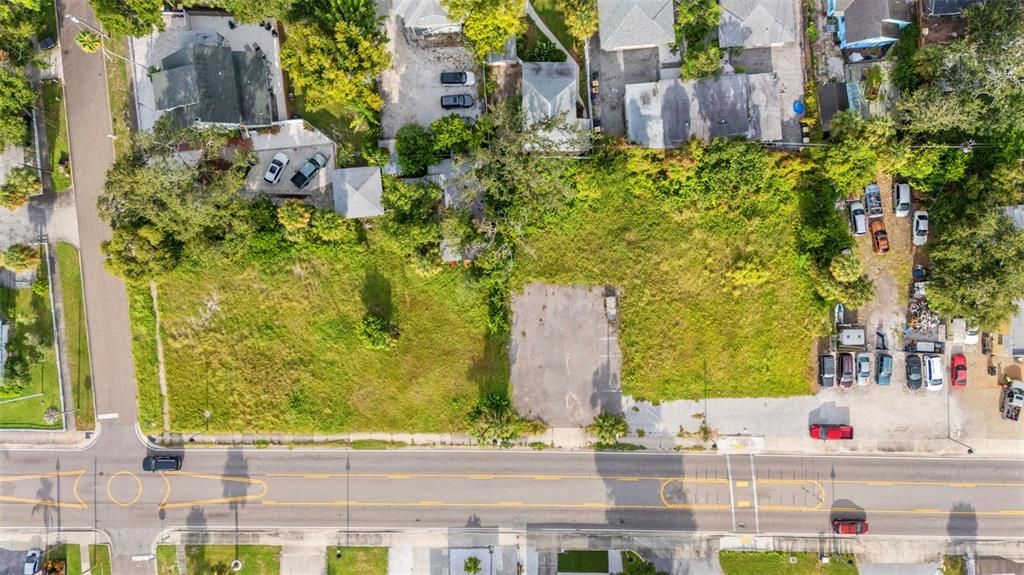 На продажу: $1,500,000 (0.86 acres)