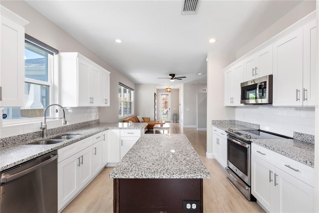 For Sale: $449,900 (3 beds, 2 baths, 1493 Square Feet)