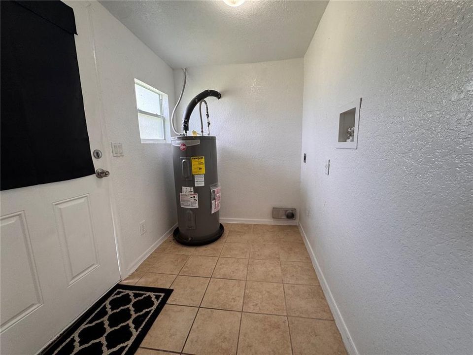 For Rent: $1,500 (2 beds, 1 baths, 480 Square Feet)
