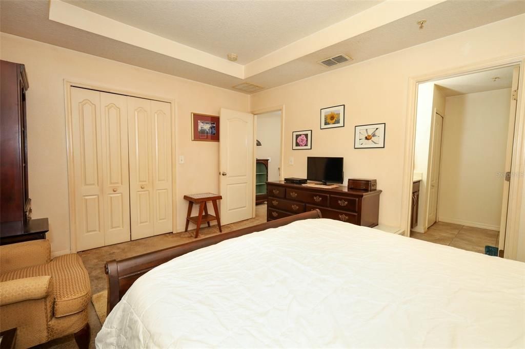 En Venta: $308,700 (3 camas, 2 baños, 1369 Pies cuadrados)
