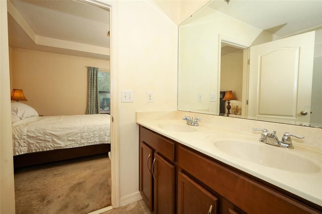 En Venta: $308,700 (3 camas, 2 baños, 1369 Pies cuadrados)