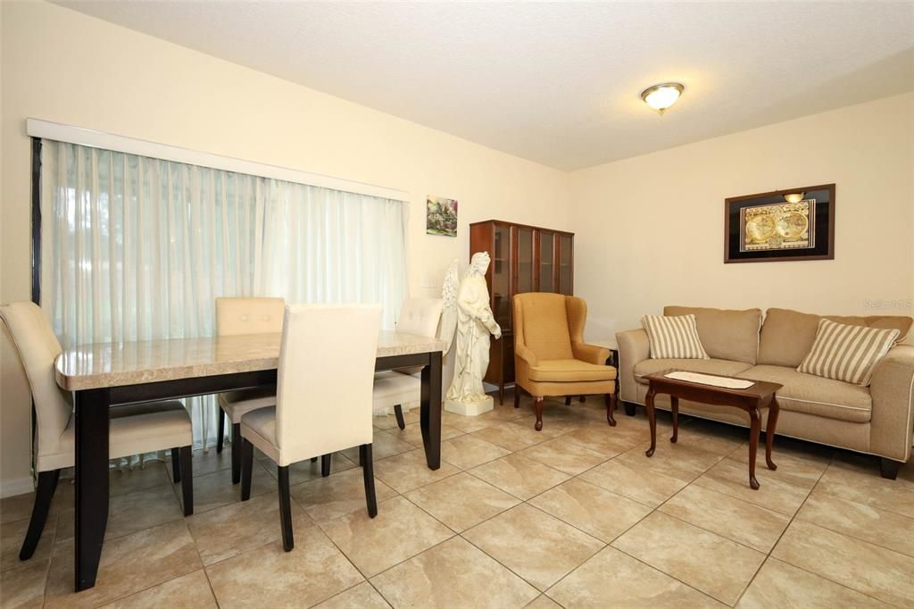 En Venta: $308,700 (3 camas, 2 baños, 1369 Pies cuadrados)