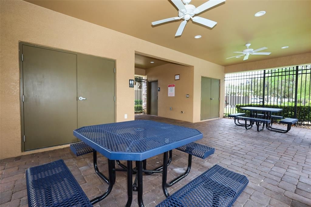 En Venta: $308,700 (3 camas, 2 baños, 1369 Pies cuadrados)