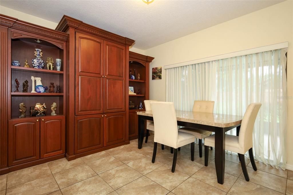 En Venta: $308,700 (3 camas, 2 baños, 1369 Pies cuadrados)