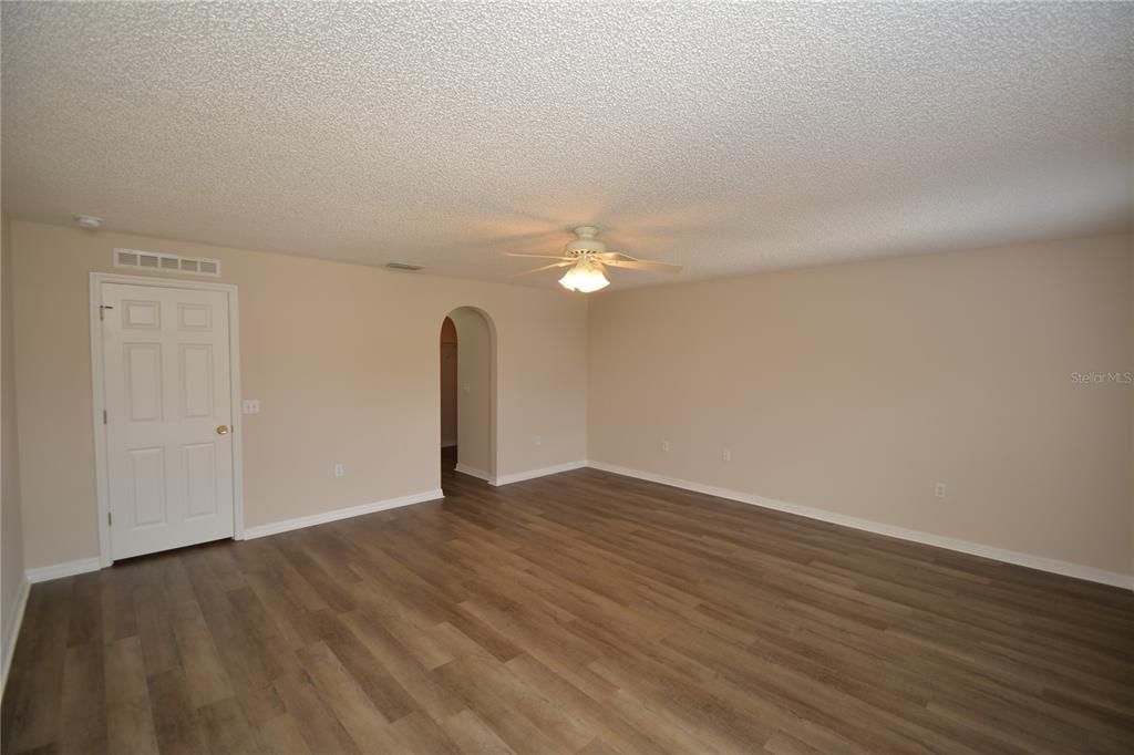 For Rent: $2,350 (4 beds, 2 baths, 2034 Square Feet)