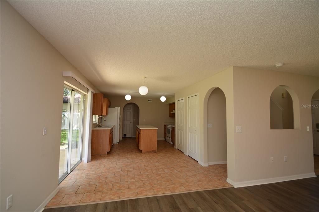 For Rent: $2,350 (4 beds, 2 baths, 2034 Square Feet)