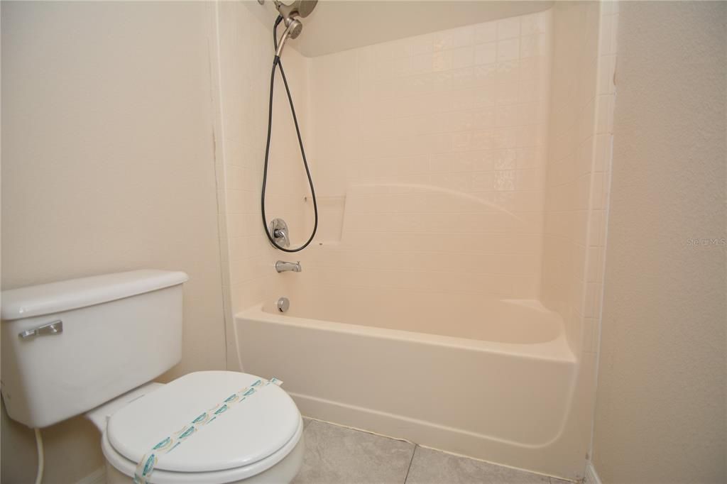 For Rent: $2,350 (4 beds, 2 baths, 2034 Square Feet)