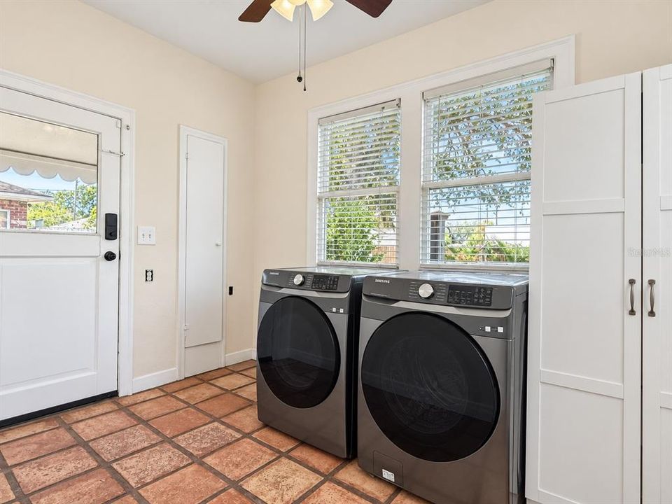 En Renta: $3,295 (4 camas, 2 baños, 1865 Pies cuadrados)