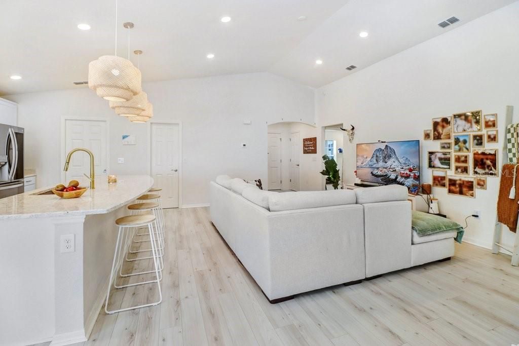 For Sale: $400,000 (3 beds, 2 baths, 1553 Square Feet)