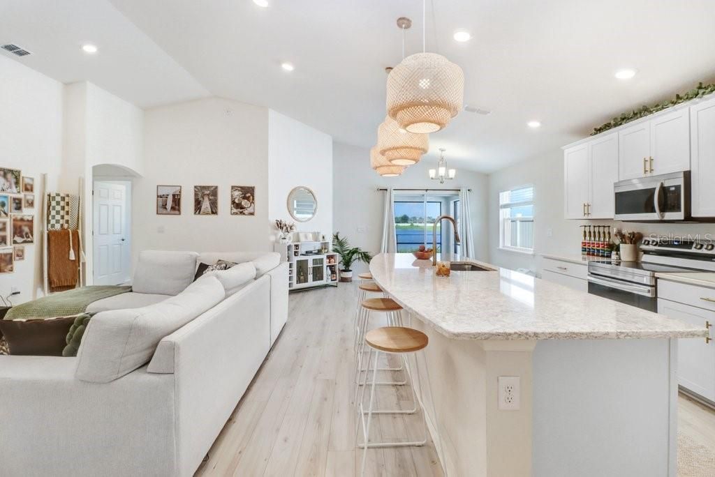 For Sale: $400,000 (3 beds, 2 baths, 1553 Square Feet)