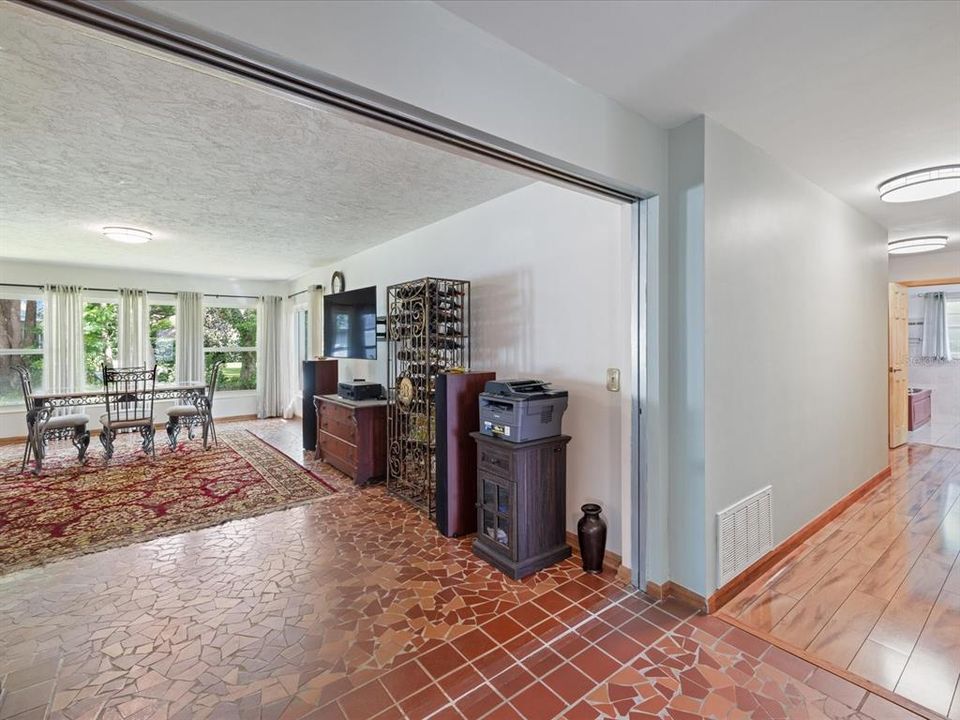 En Venta: $561,900 (3 camas, 3 baños, 2419 Pies cuadrados)