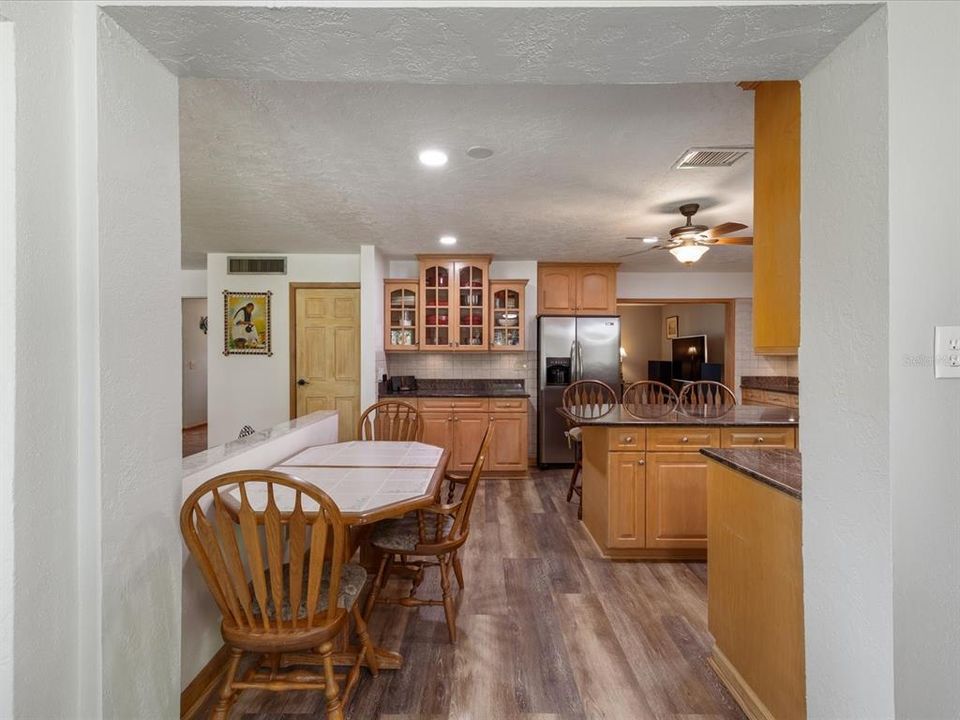 En Venta: $561,900 (3 camas, 3 baños, 2419 Pies cuadrados)