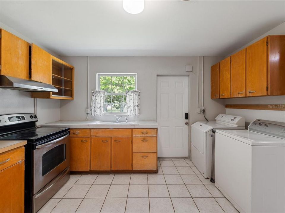 En Venta: $561,900 (3 camas, 3 baños, 2419 Pies cuadrados)