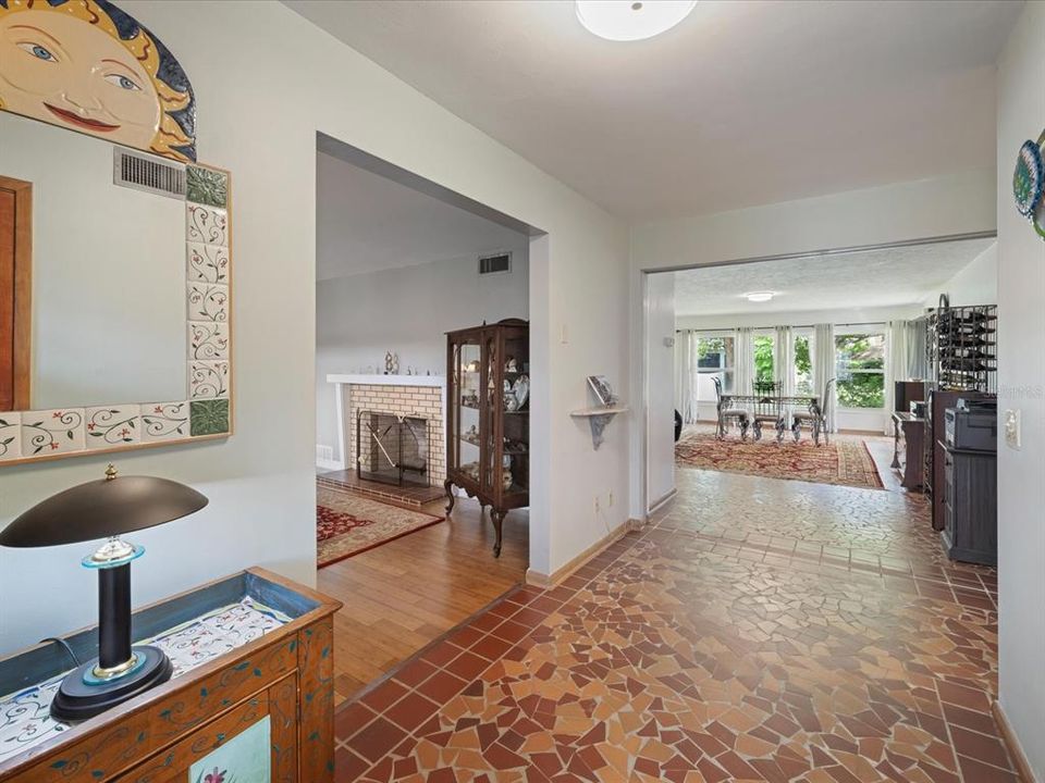 En Venta: $561,900 (3 camas, 3 baños, 2419 Pies cuadrados)