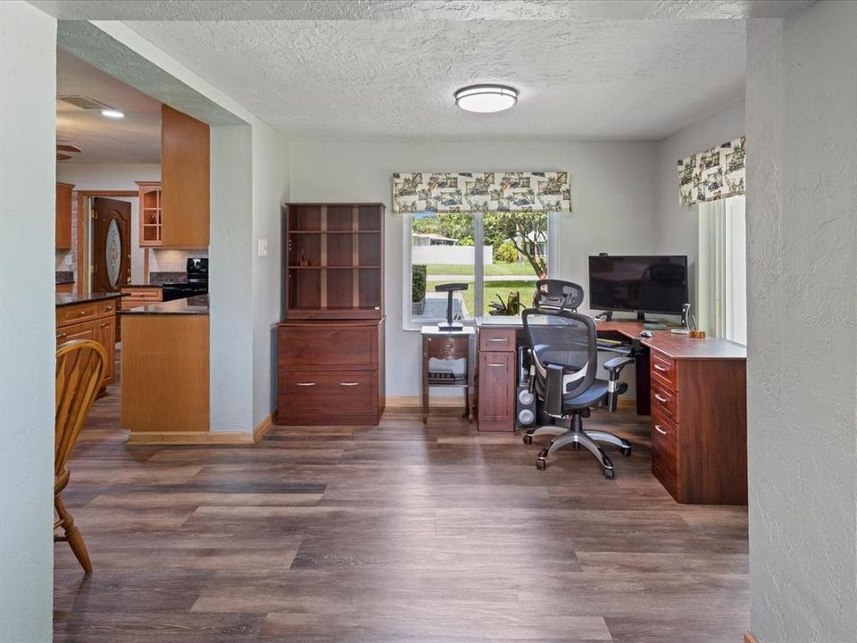 En Venta: $561,900 (3 camas, 3 baños, 2419 Pies cuadrados)