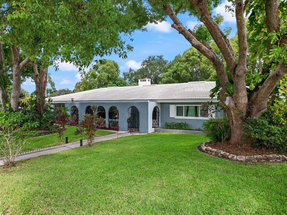 En Venta: $561,900 (3 camas, 3 baños, 2419 Pies cuadrados)