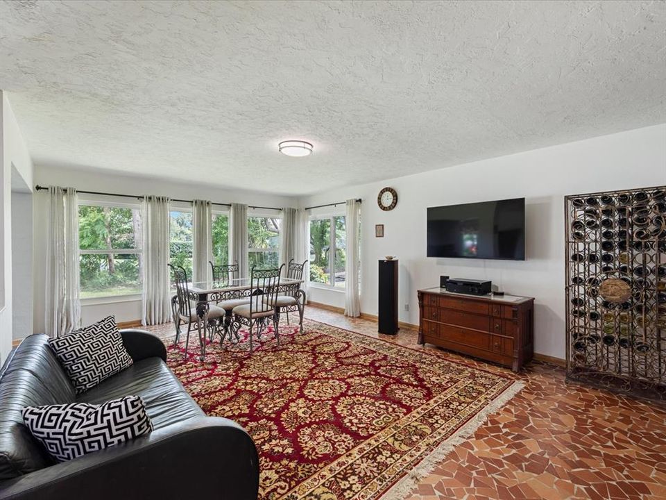 En Venta: $561,900 (3 camas, 3 baños, 2419 Pies cuadrados)