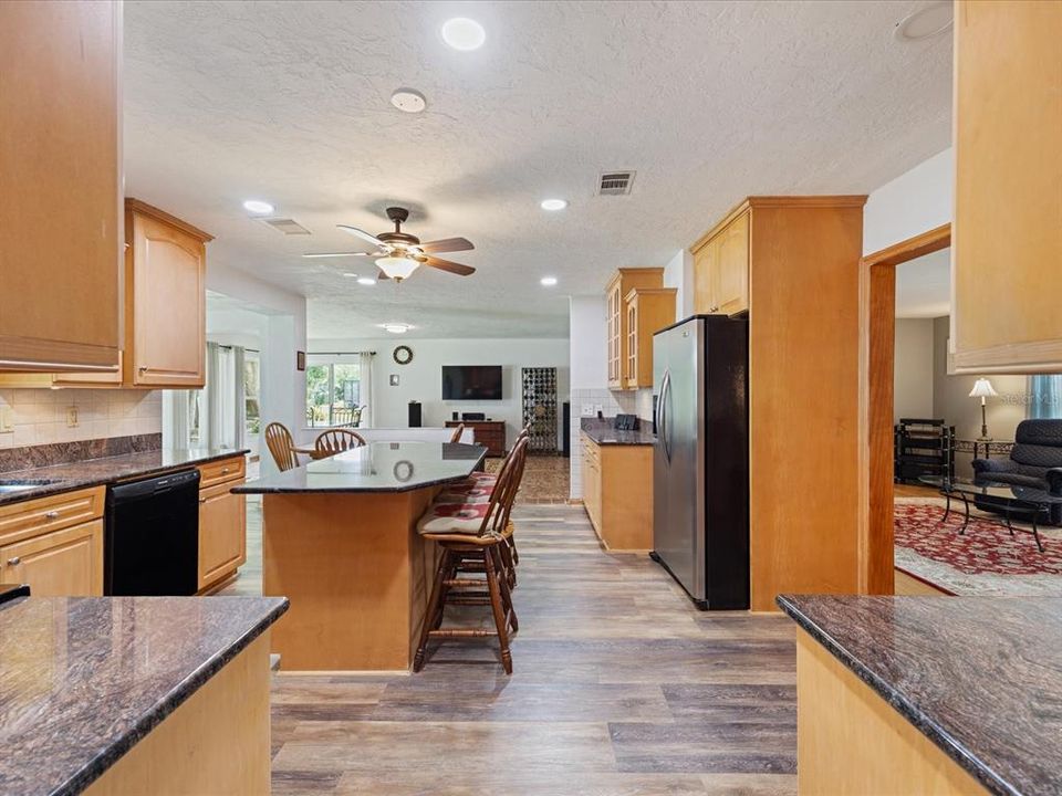 En Venta: $561,900 (3 camas, 3 baños, 2419 Pies cuadrados)