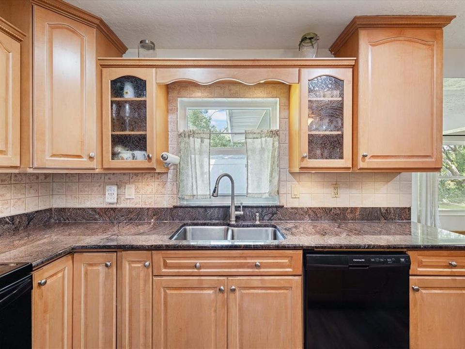 En Venta: $561,900 (3 camas, 3 baños, 2419 Pies cuadrados)