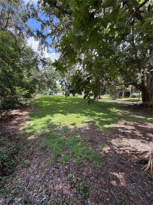На продажу: $399,999 (0.17 acres)